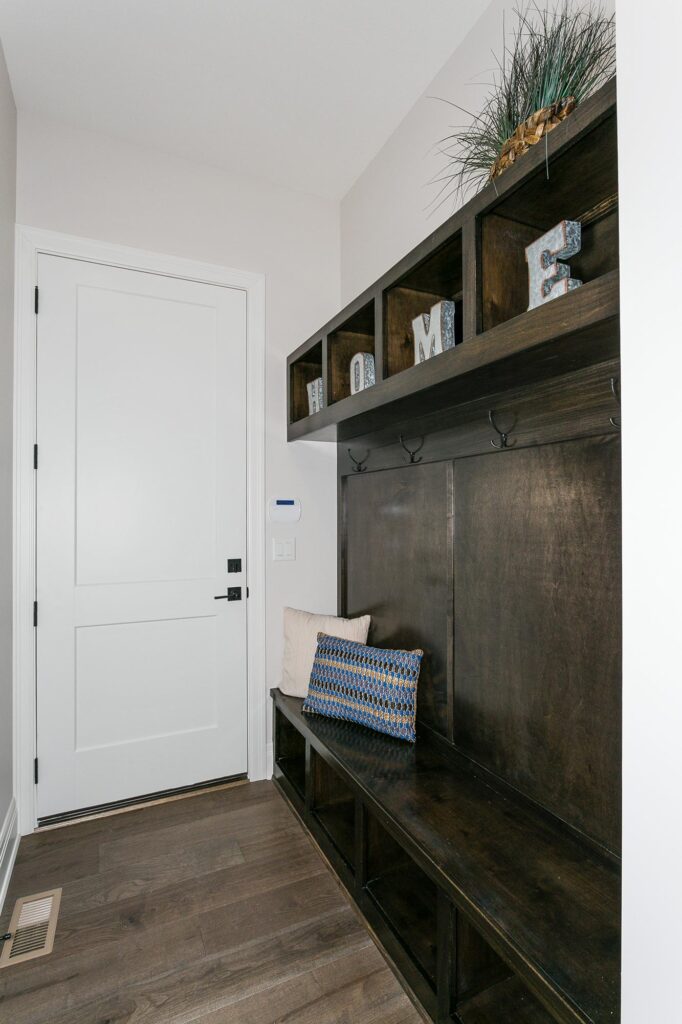2126-Clear-Creek-St-Wichita-KS-print-034-093-Mudroom-2800x4200-300dpi