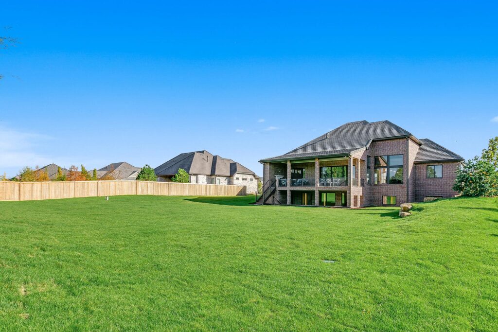 2126-Clear-Creek-St-Wichita-KS-print-089-067-Back-Yard-2500x1667-300dpi