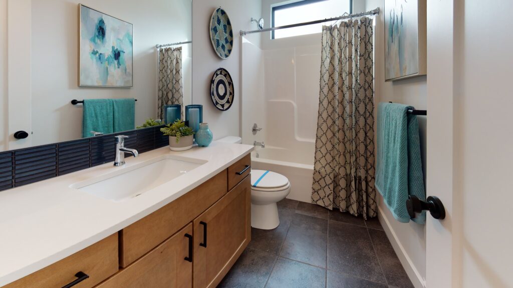 4_F96k3SJdzCP-Bathroom