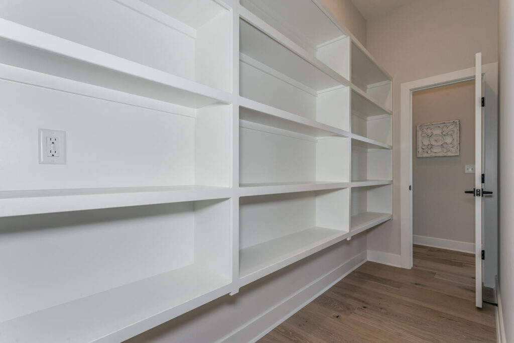 6408_W_Driftwood_Wichita_KS-large-019-041-Pantry-1500x1000-72dpi