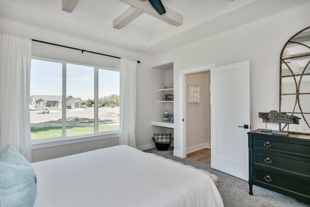 6408_W_Driftwood_Wichita_KS-large-021-018-Master_Bedroom-1500x1000-72dpi