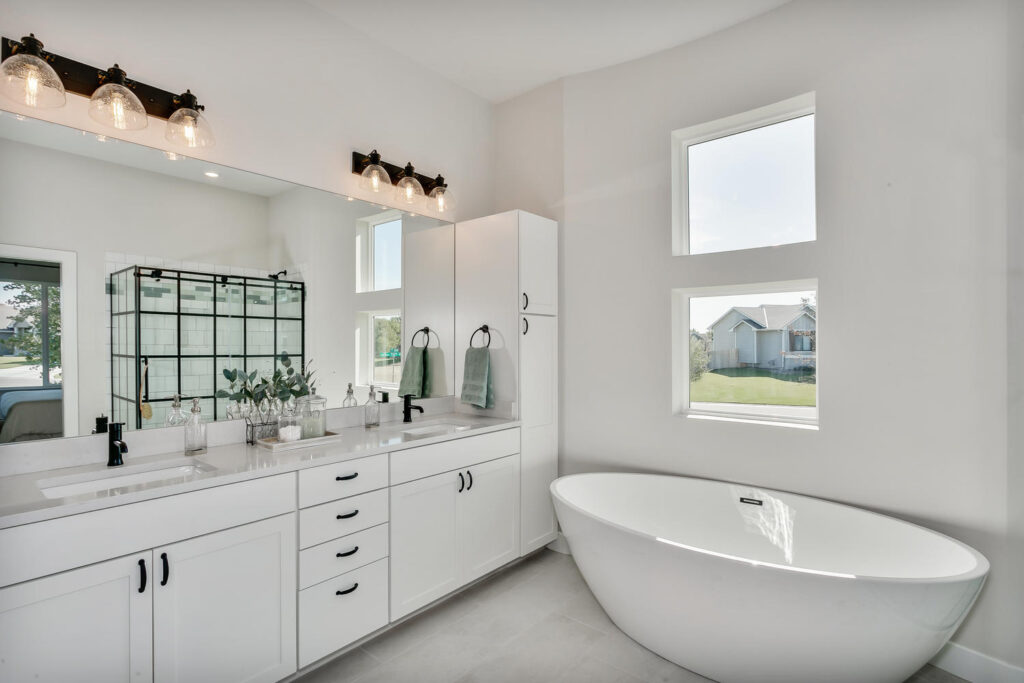 6408_W_Driftwood_Wichita_KS-large-022-010-Master_Bath-1500x1000-72dpi