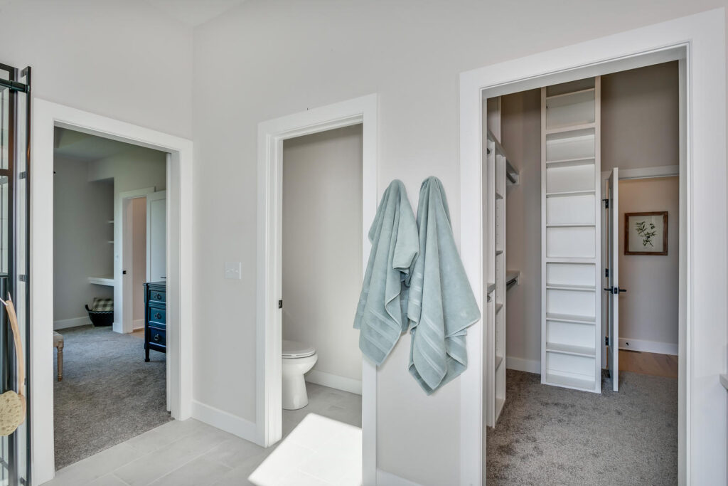 6408_W_Driftwood_Wichita_KS-large-024-027-Master_Bath-1500x1000-72dpi