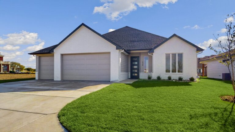 A paul gray homes home from the outside