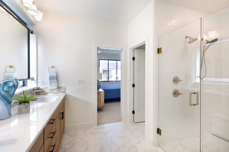 Socora Master bathroom