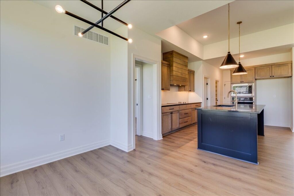 11Dining and Kitchen