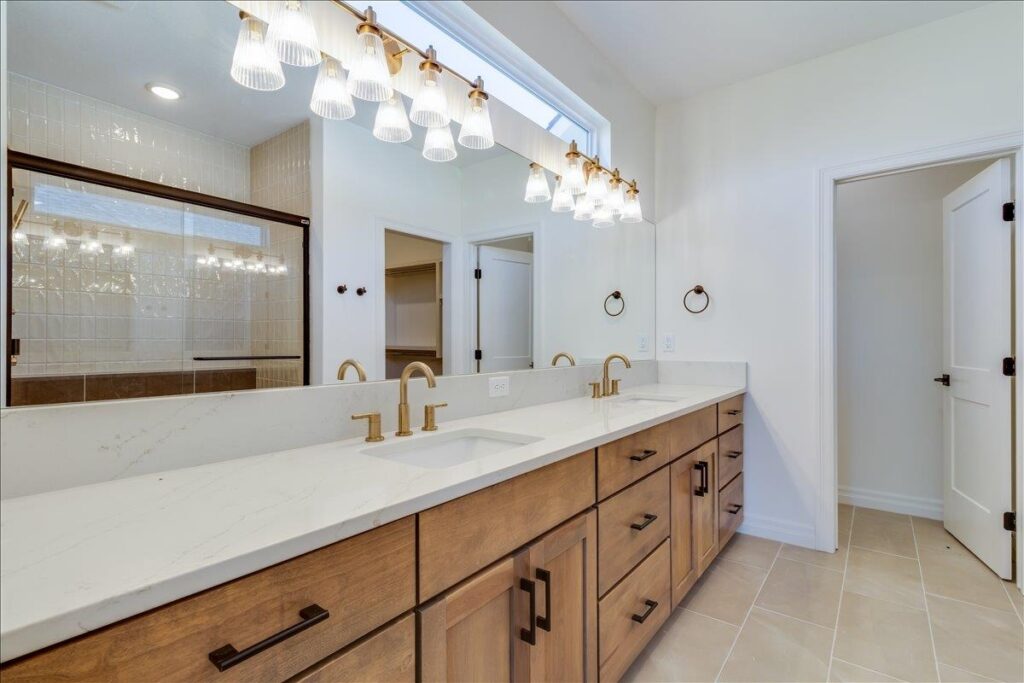 14Master Bath Vanity