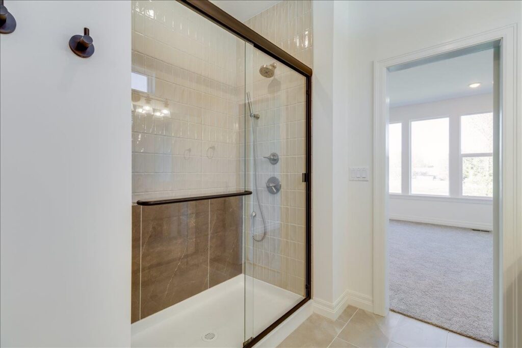 15Master Shower