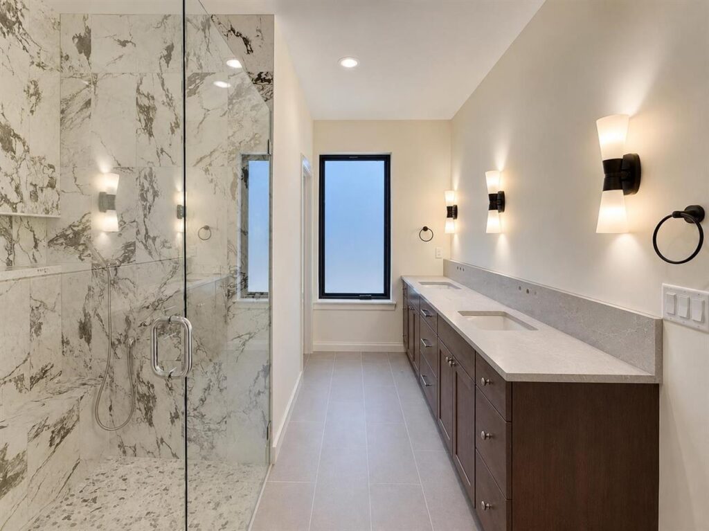 16 Master Bath