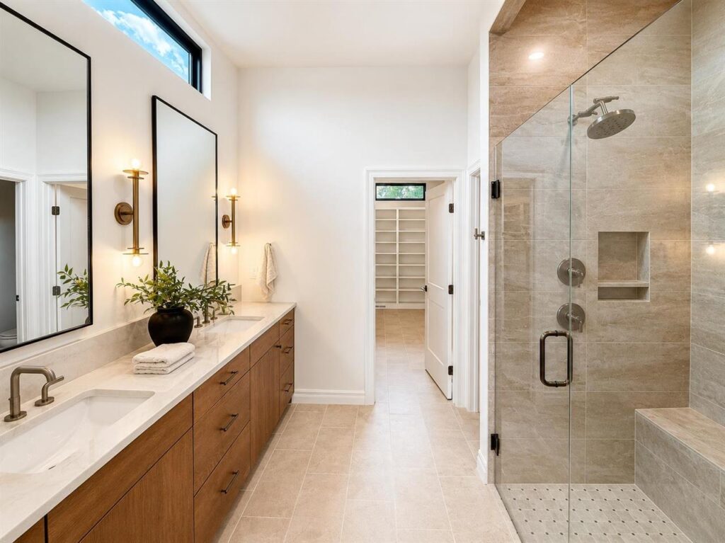 16 Master Bath