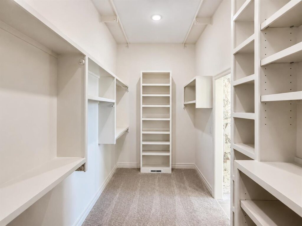 17 Master Closet
