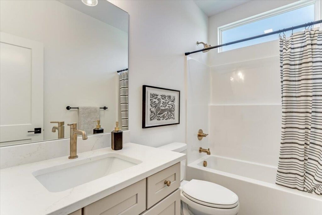 24 Hall Bath