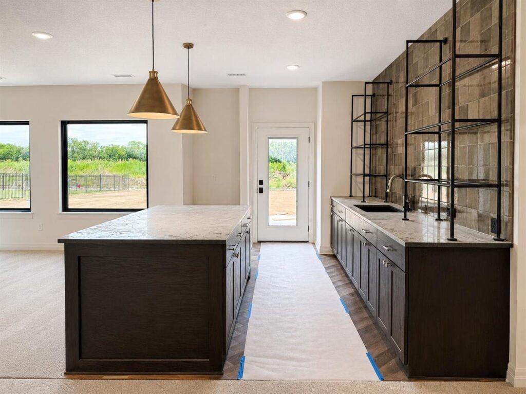 28 Wet Bar