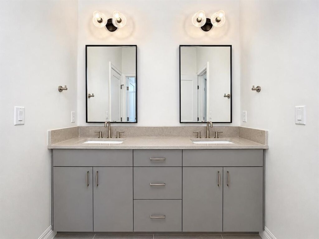 29 2nd Floor Jack and Jill Bath