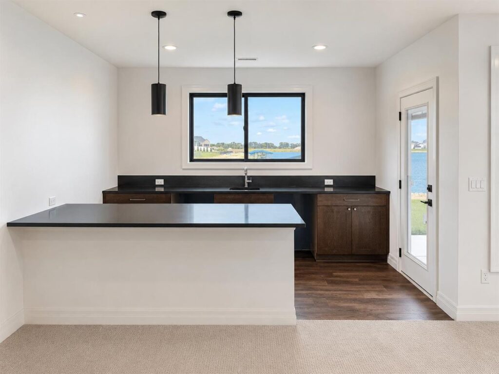 33 Wet Bar